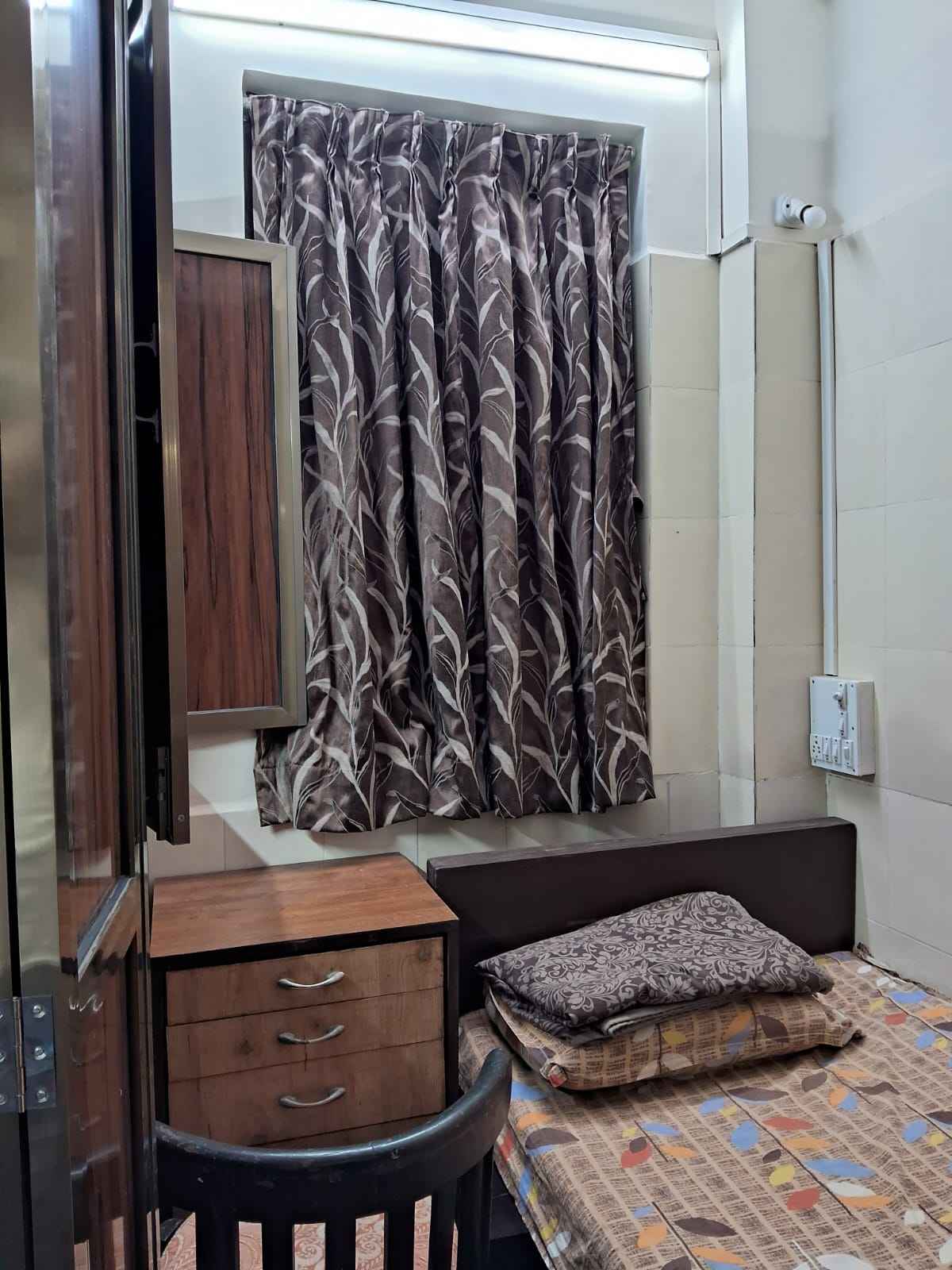 Male PG room in Santacruz East, Mumbai – photo 3